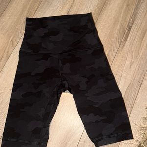 Lulu biker shorts size 4